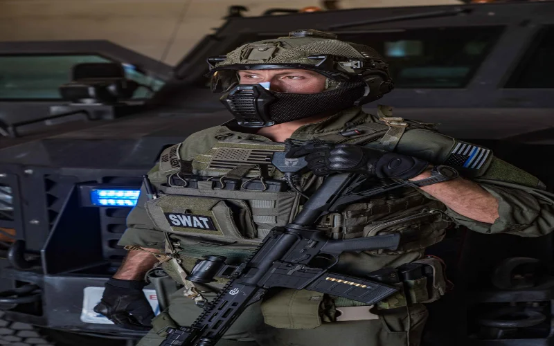SWAT operator plate carrier mag pouch placement | Chase Tactical | Tactical Gear Swat Operator Plate Carrier Mag Pouch Placement