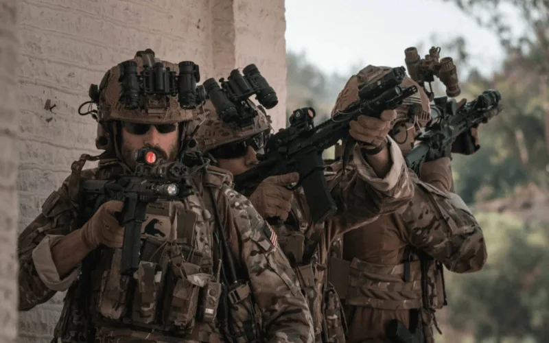 Hybrid composite armor plate layers showing fiber construction | Chase Tactical | Tactical Gear Hybrid Composite Armor Plate Layers Showing Fiber Construction