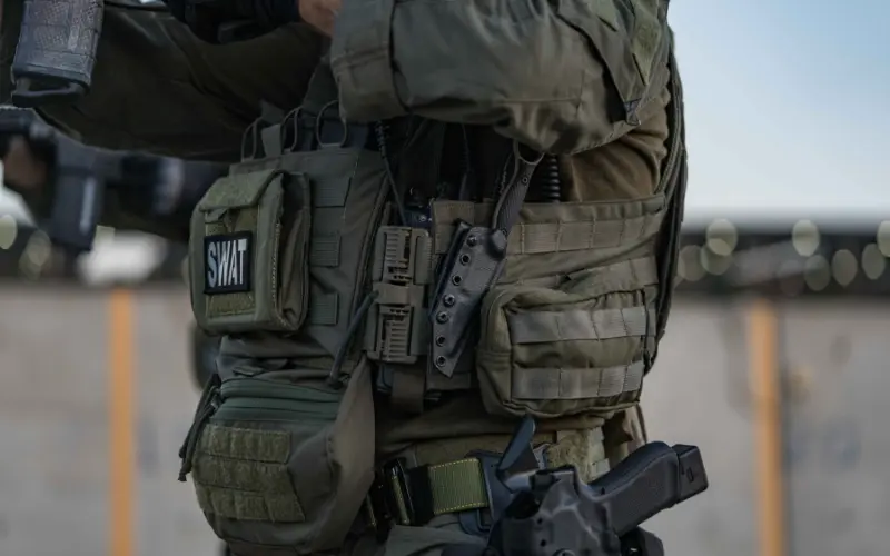 Plate carrier with side MOLLE pouches | Chase Tactical | Tactical Gear Plate Carrier With Side Molle Pouches